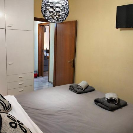 Helens Apartment Толон Екстериор снимка