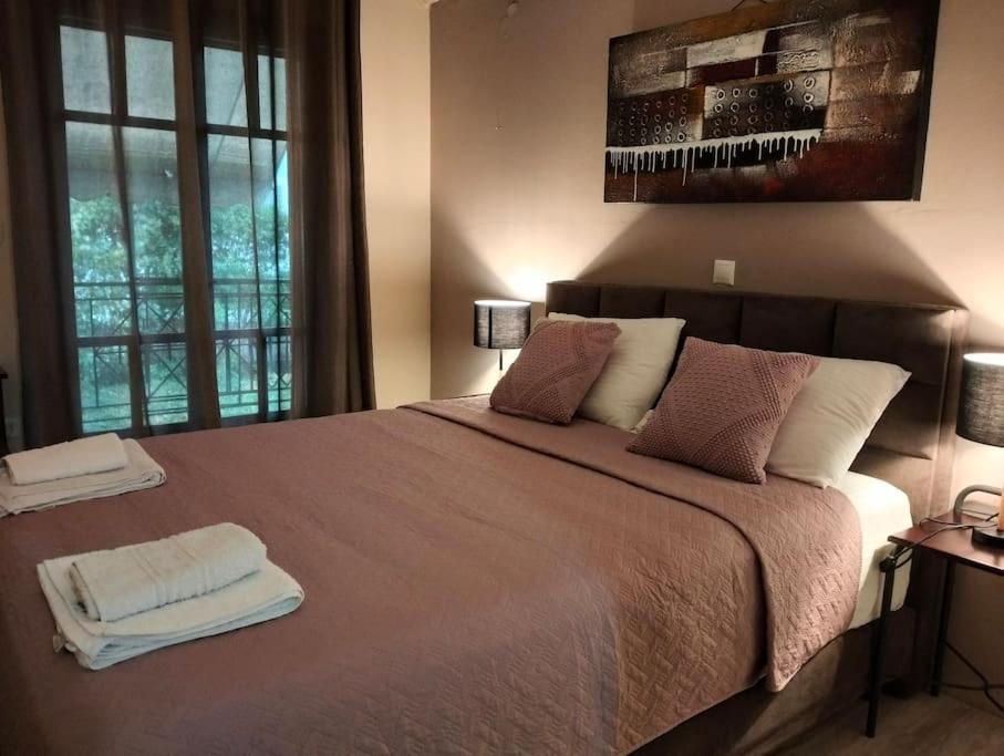 Helens Apartment Толон Екстериор снимка