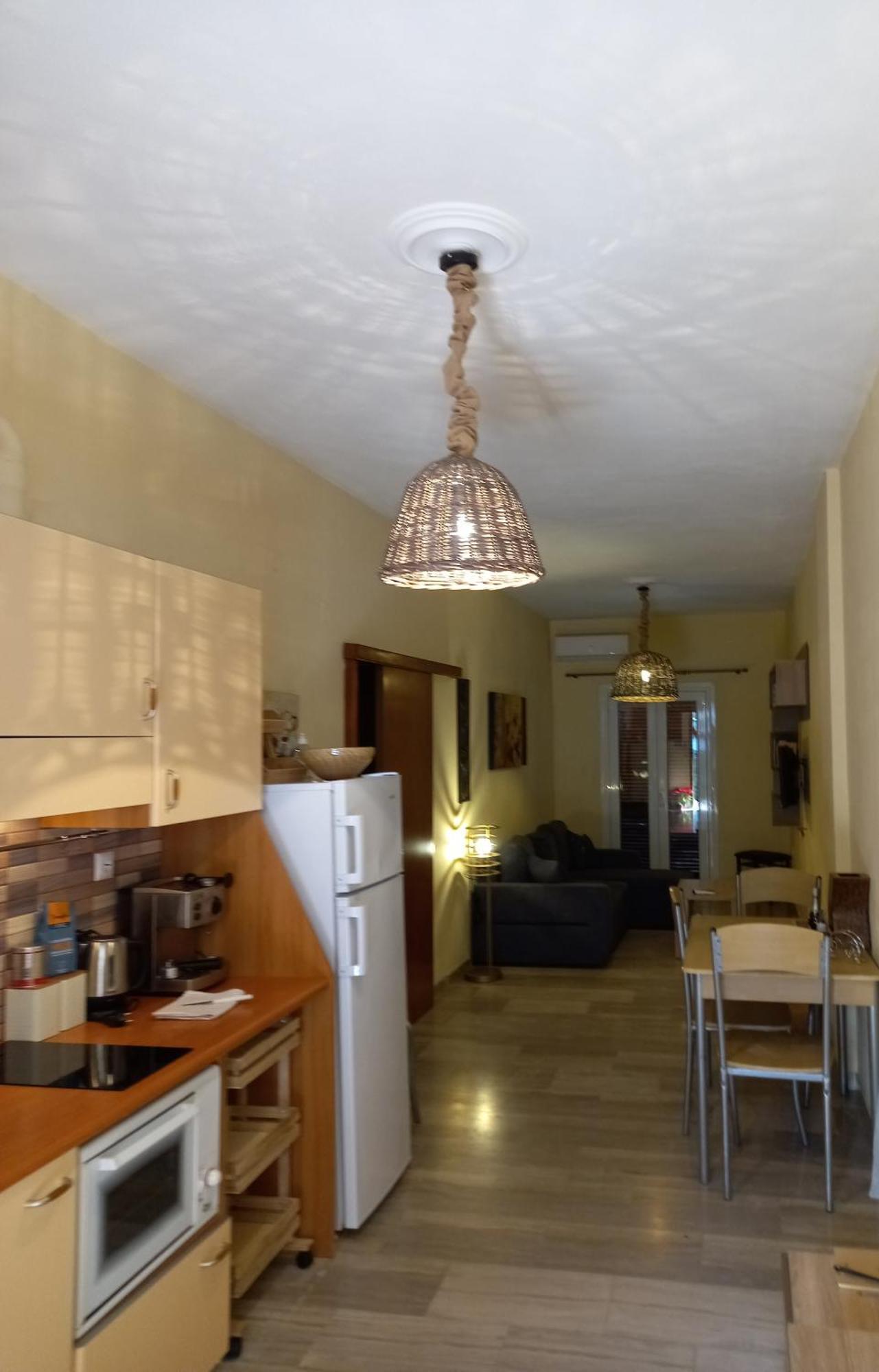 Helens Apartment Толон Екстериор снимка