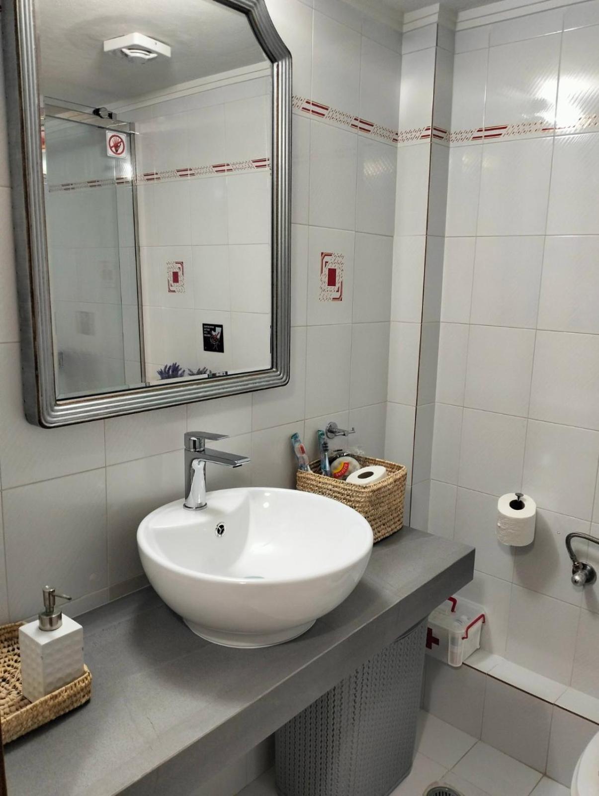 Helens Apartment Толон Екстериор снимка