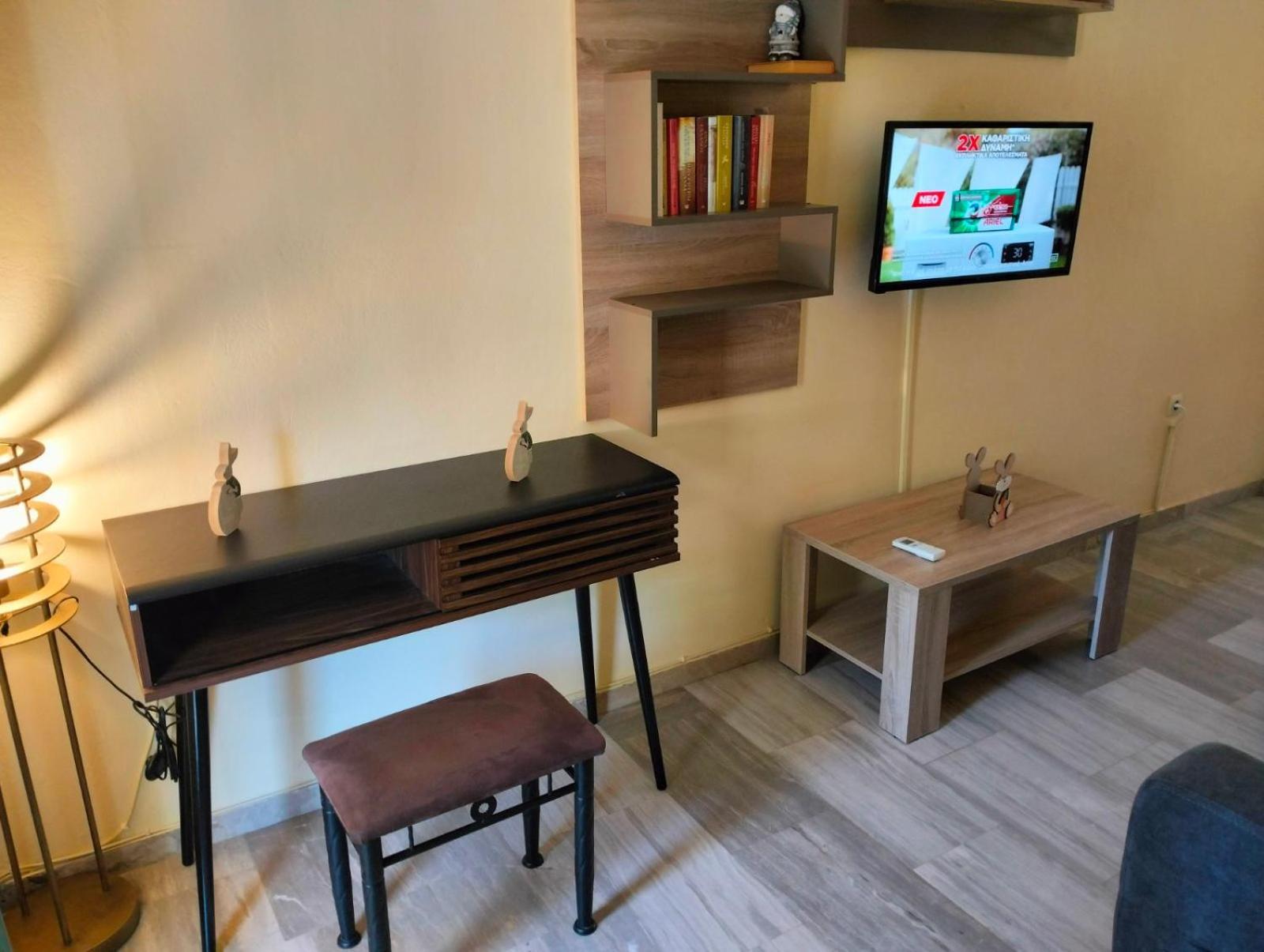 Helens Apartment Толон Екстериор снимка